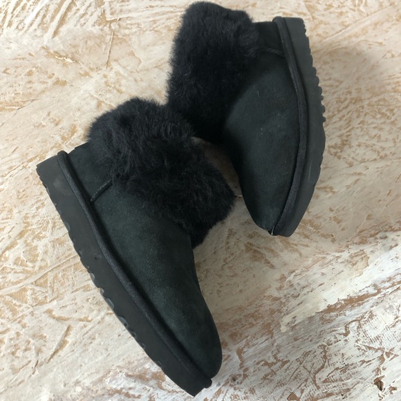Ugg classic mini fluff genuine shearling bootie - Picture 1 of 6